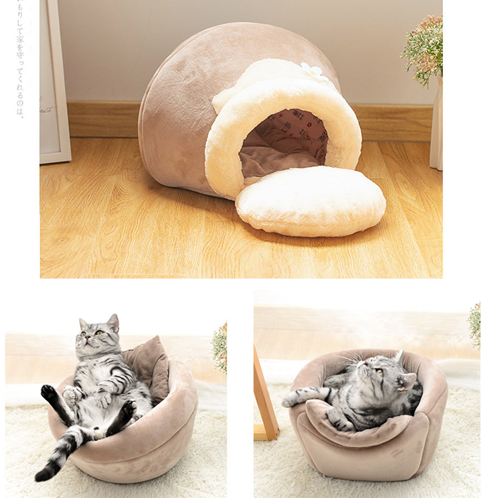 2 in einem Katzen Haus-Bett