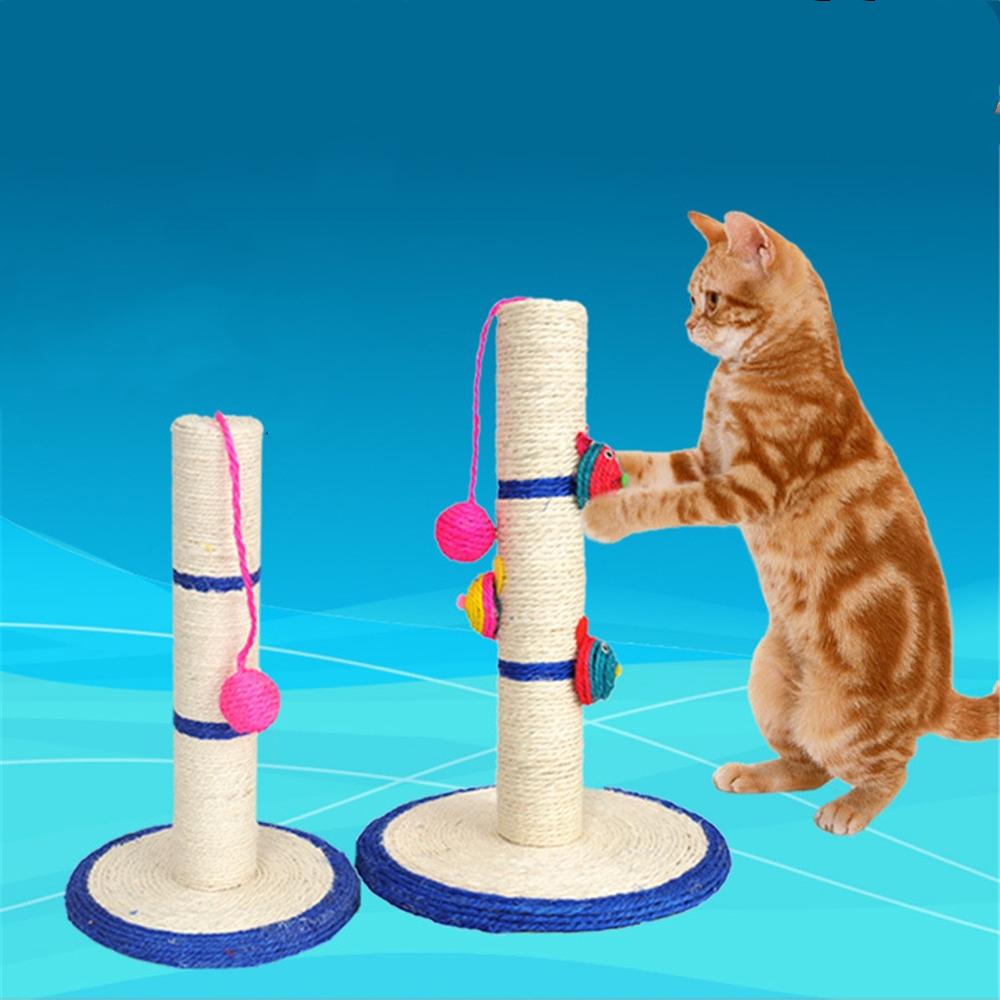 Katzenbaum mit Ball